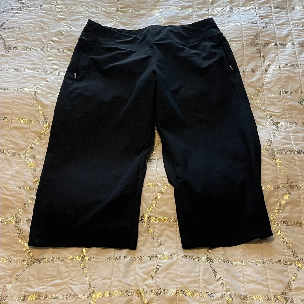 Lucy Black Activewear Capris - Picture 1 of 4